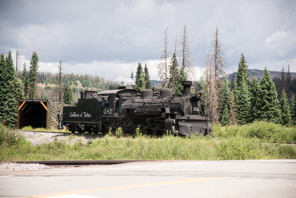 36 Helper 487 backs around the wye before returning to Chama.jpg