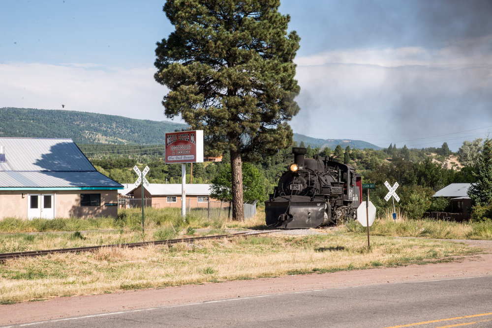 7 487 is now pulling forward onto the next leg of the wye.jpg