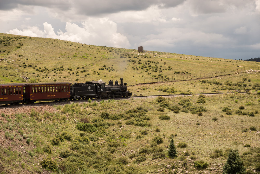 41 463 almost has us to Osier as it rounds the curve into the stop.jpg
