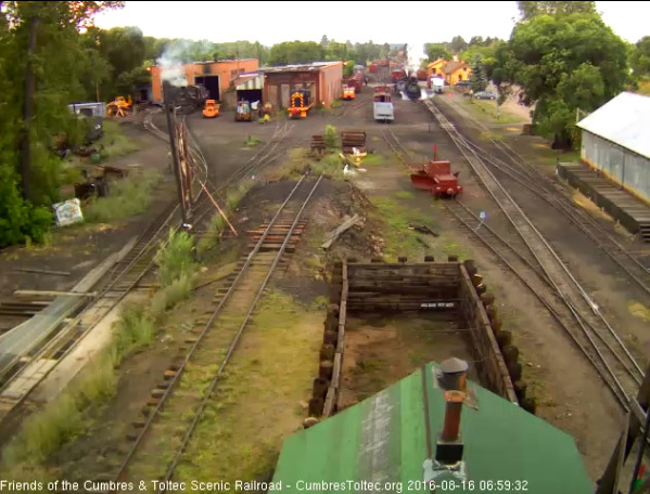 8.16.16 484 heads to south yard to do some switching.jpg