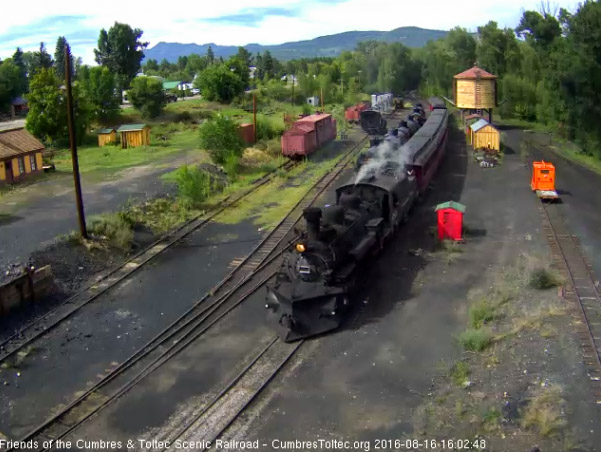 8.16.16 489 brings a 7 car 215 into Chama.jpg