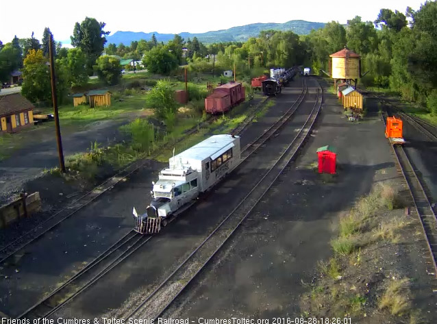 8.28.16 Goose 7 is through north yard as the 5 enters the yard.jpg