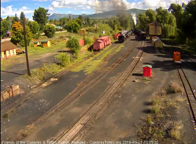 9.1.16 The train has stopped with the 487 by the yard throat.jpg