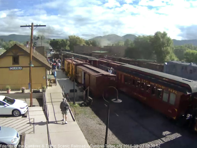 9.3.16 They have shoved the train back and cut the 489 loose.jpg
