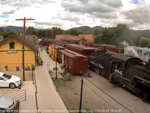 9.3.16 The 484 comes slowly by the depot as the engineer waits for the stop signal.jpg
