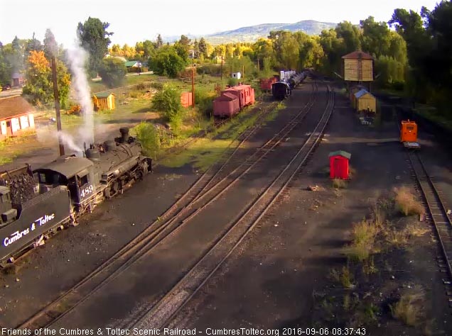 9.6.16 Coal is added to the bunker of 489.jpg