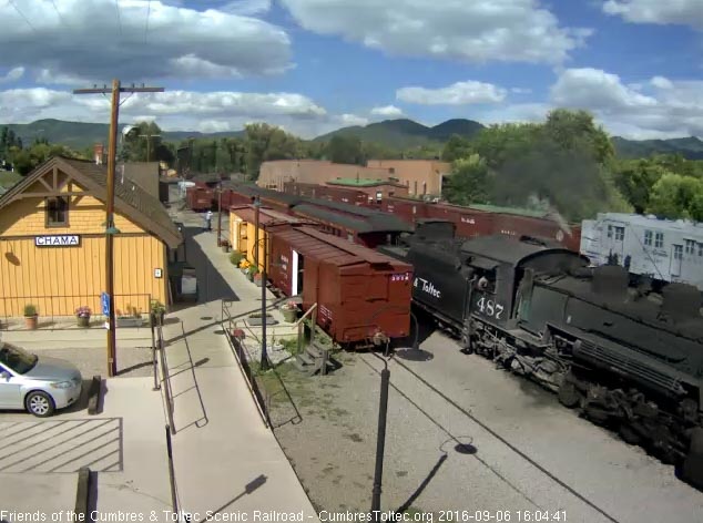 9.6.16 The 487 slows for the stop.jpg