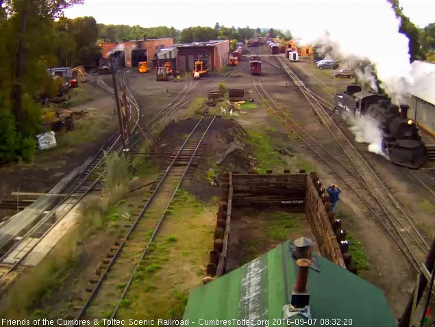 9.7.16 487 pulls ahead into the coal dock lead.jpg