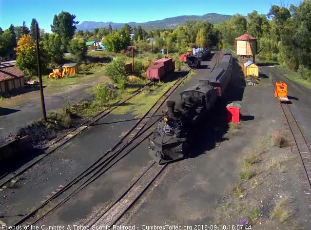 9.10.16 489 comes into Chama with the 7 car 215.jpg