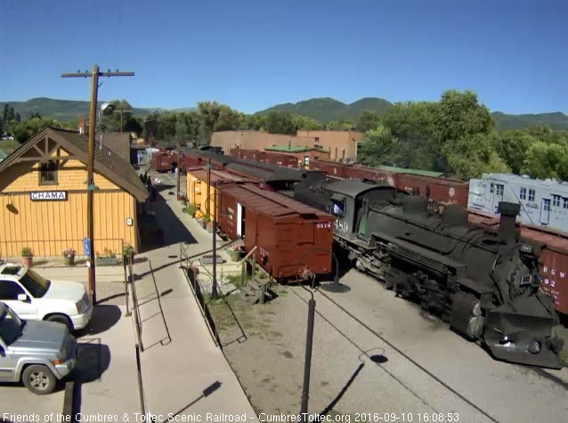 9.10.16 489 slows for the stop as it passes the depot.jpg