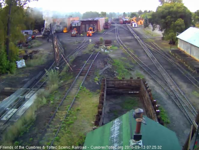 9.13.16 484 looks poised to come out for today's 216 and 463 is on the west lead getting ready to follow-.jpg