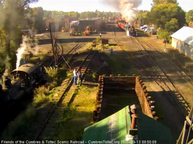 9.13.16 484 is on the main with the extra coaches as 463 waits.jpg