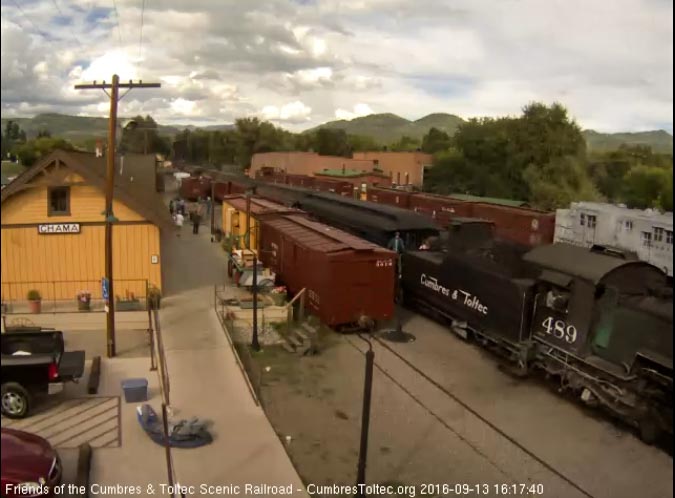 9.13.16 489 comes by the depot as it slows.jpg