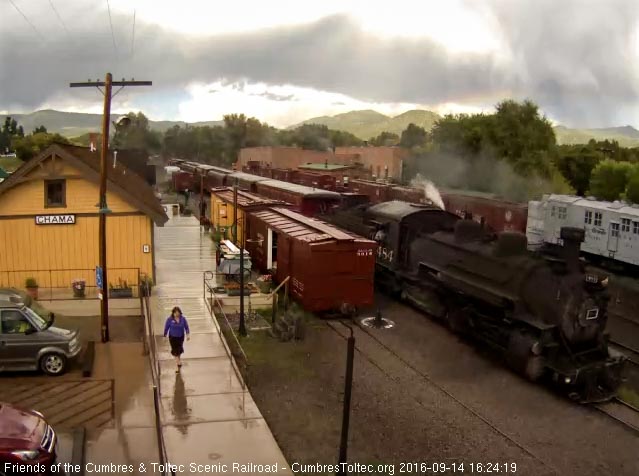 9.14.16 484 is by the depot as it slows.jpg
