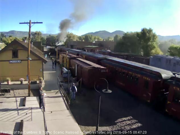 9.15.16 463 has now shoved the 2 extra coaches onto train 216.jpg