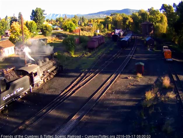 9.17.16 487 has its bunker topped off by the loader and is that frost on the rooves of the stock cars.jpg