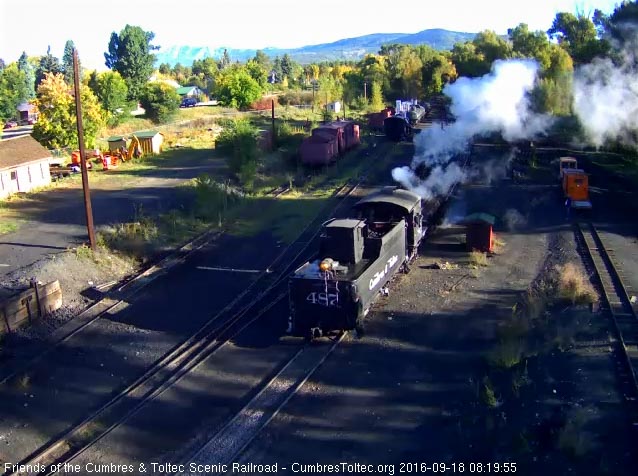 9.18.16 487 backs down the main on its way to the coal dock.jpg