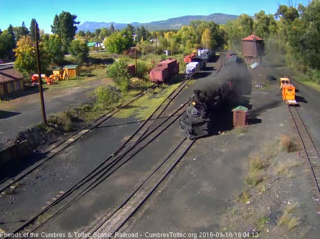 9.18.16 489 brings a 7 car 215 into Chama.jpg