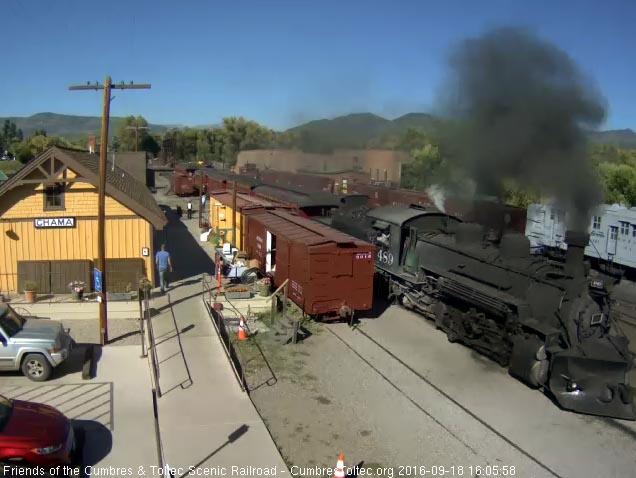 9.18.16 489 slows for its stop.jpg