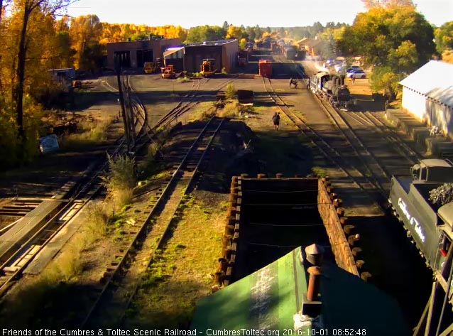 10.1.16 463 had to stop as the yard crew fixed an issue with the switch that goes to the coal lead.jpg