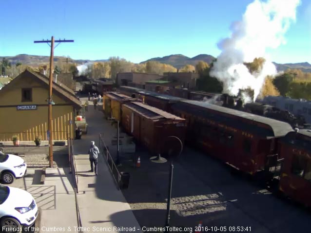 10.5.16 463 is going into south yard so more cars today.jpg