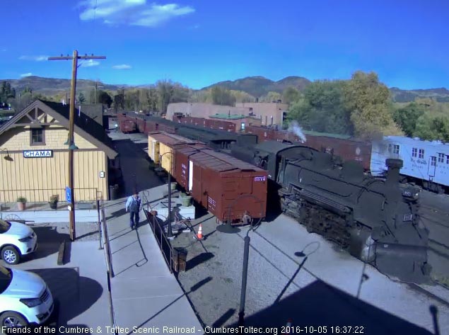 10.5.16 487 is by the depot as it slows.jpg