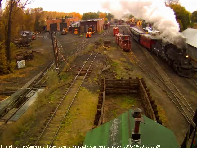 10.9.16 489 pulls into the coal lead to clear the south yard lead switch.jpg
