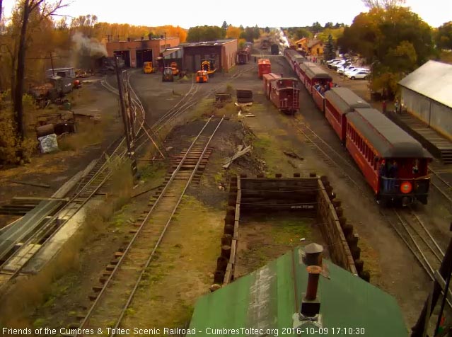 10.9.16 Several passengers on the New Mexico's platform.jpg