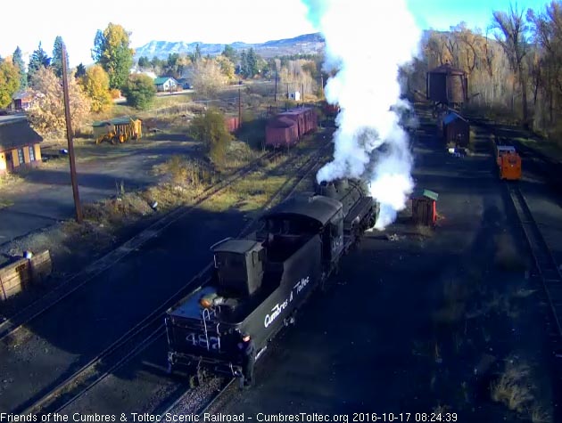 10.17.16 487 backs down the main toward the coal lead.jpg