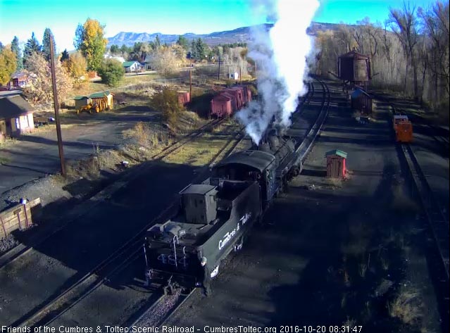 10.20.16 484 backs down the main as it heads to the coal dock.jpg