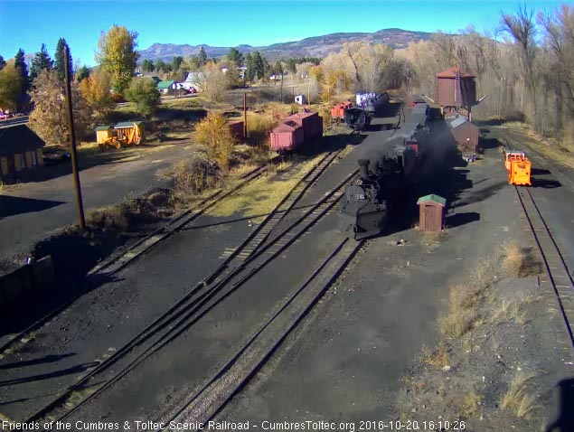 10.20.16 487 brings a 7 car 215 into Chama.jpg