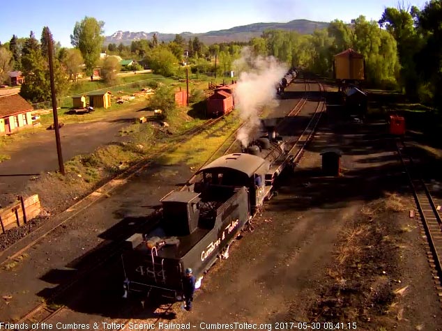 5-30-17 484 backs down the main as it heads to the coal dock.jpg