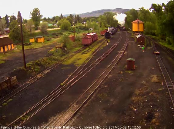 6-2-17 484 brings train 215 into Chama.jpg