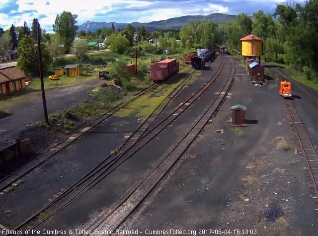 6-4-17 463 brings a 7 car 215 into Chama.jpg