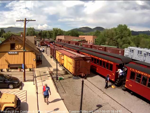 6-5-17 Passengers detrain after a wonderful ride.jpg