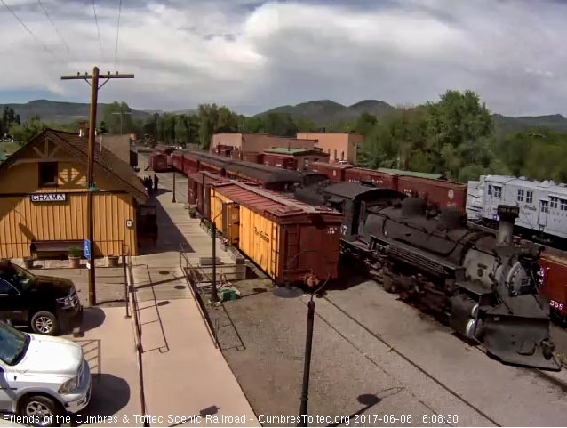 6-6-17 487 slows as it passes the depot.jpg