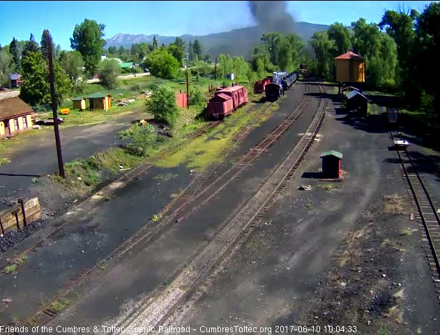 6-10-17 Parlor New Mexico rounds the curve at the north end of Chama yard.jpg