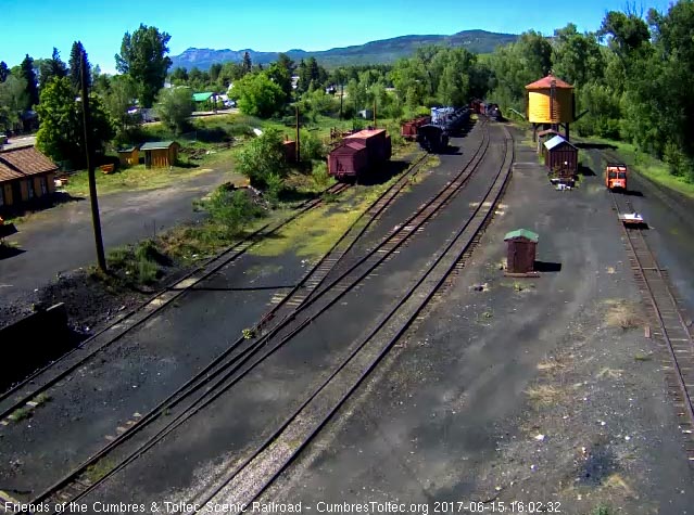 6-15-17 487 brings train 215 into Chama.jpg