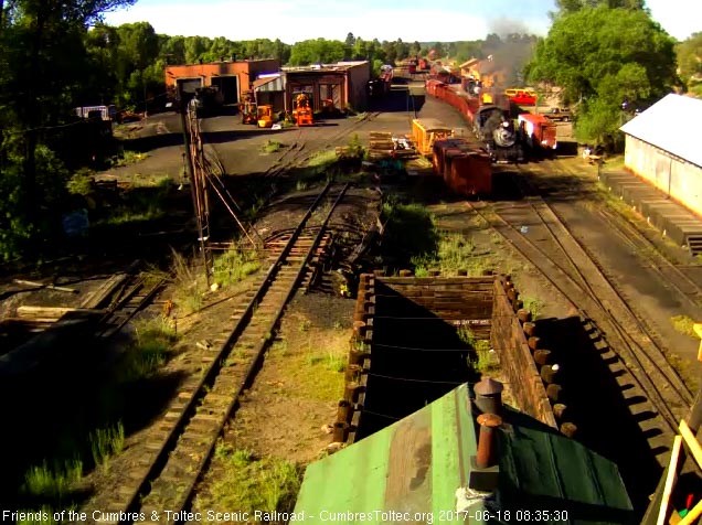 6-18-17 484 pulls the consist from the school train out of south yard.jpg
