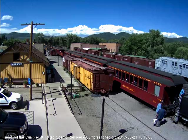 6-24-17 Train 215 is stopped and the young cleaners get aboard.jpg