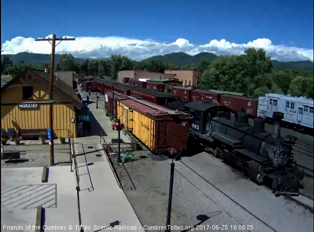 6-25-14 463 comes by the depot.jpg