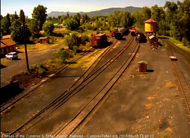 6-28-17 489 comes into Chama with its 8 cara train.jpg