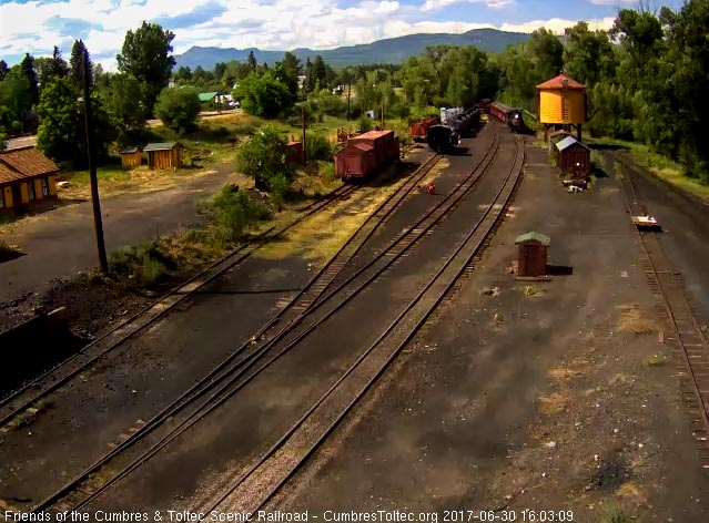 6-30-17 484 comes into Chama with train 215.jpg