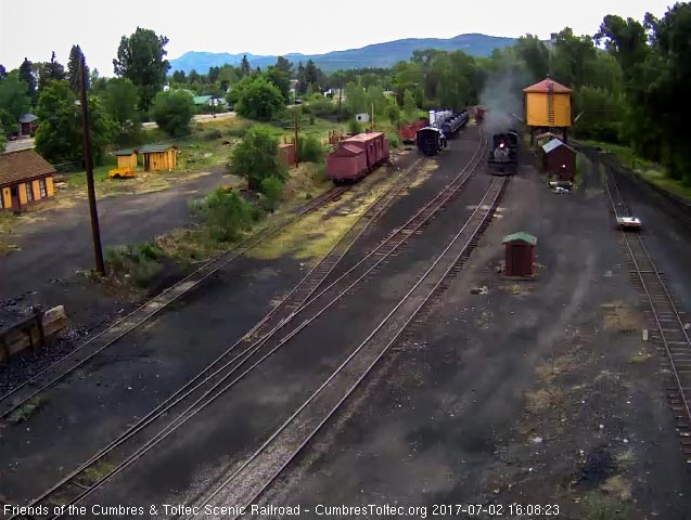 7-2-17 487 brings the 215 into Chama.jpg