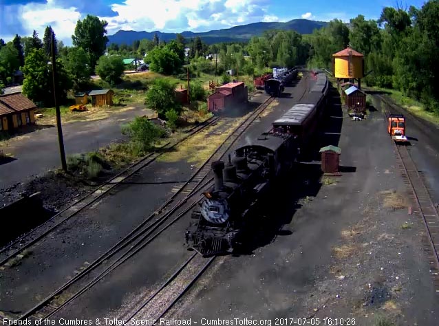 7-5-17 As 463 approached the tipple we can see the 2 extra coaches.jpg