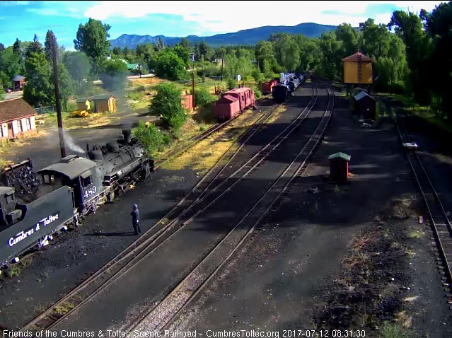 7-12-17 The loader dumps coal into the bunker of 489.jpg