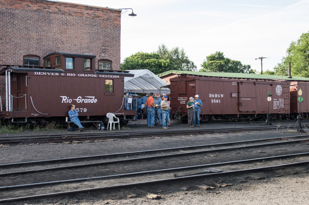 07-24-17 Its just before 8am and the crews are gathering.jpg