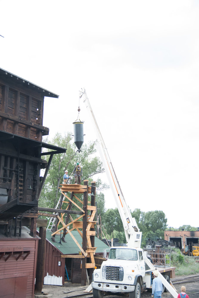 7-31-17 The crew members on the tower are guiding the tank toward its resting place.jpg