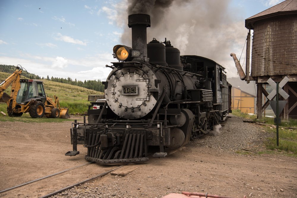 15 463 crosses over the Osier Rd. and by the Osier water tank.jpg