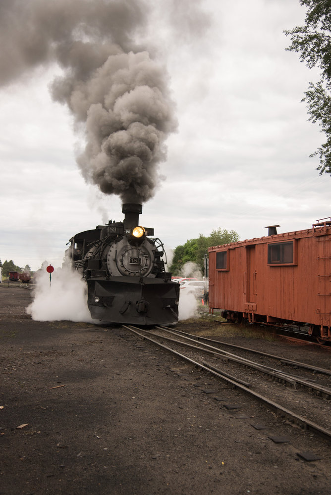 5 489 backs clear of the switch to the coal dock.jpg